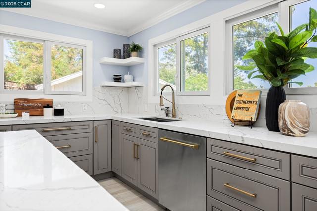 40 Loma Vista, Walnut Creek CA: https://media.crmls.org/mediaz/4c17a83e-6a5d-4dda-ac1c-41b63d6672d0.jpg
