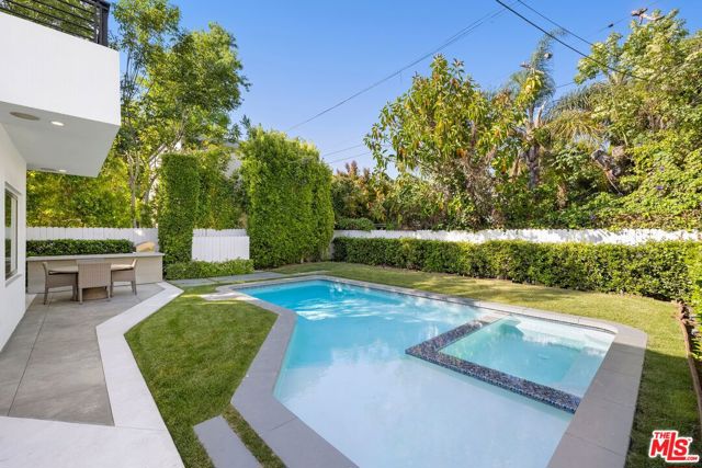 2012 Veteran Avenue, Los Angeles CA: https://media.crmls.org/mediaz/4c17eacf-45c4-49b9-9084-cfb3f321f6c3.jpg