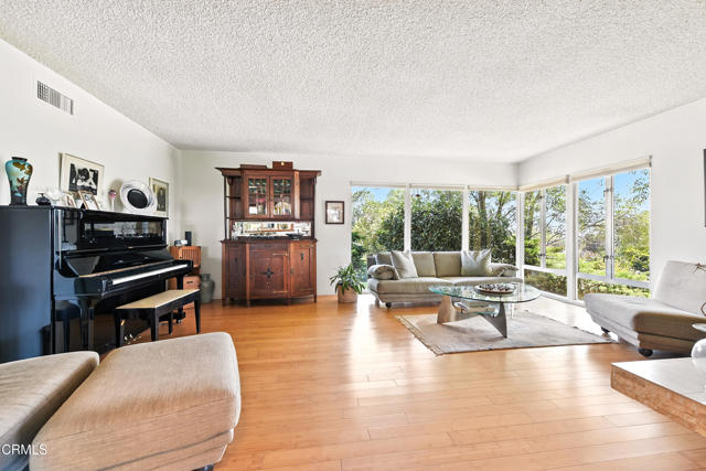 Detail Gallery Image 7 of 41 For 633 Camino Roberto, Thousand Oaks,  CA 91360 - 4 Beds | 2/1 Baths