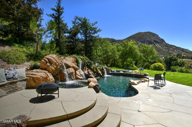29677 Mulholland Highway, Agoura Hills CA: https://media.crmls.org/mediaz/4c194f49-8280-4a20-98c0-ab82a2f3d2e8.jpg