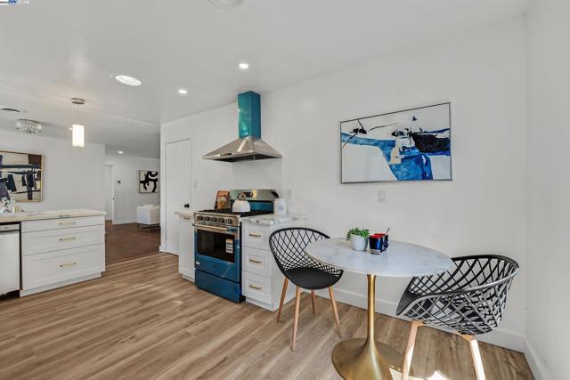 15833 Via Toledo, San Lorenzo CA: https://media.crmls.org/mediaz/4c196f9a-e7eb-42a2-acc7-d251692f7041.jpg
