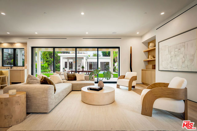 12307 Collins Street photo 8
