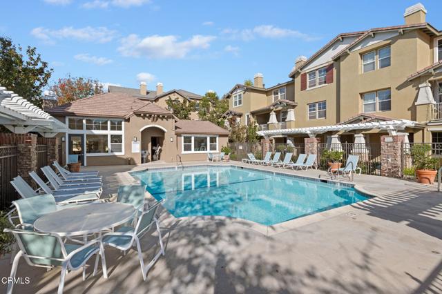 Detail Gallery Image 3 of 21 For 4510 via Presidio, Camarillo,  CA 93012 - 3 Beds | 3/1 Baths