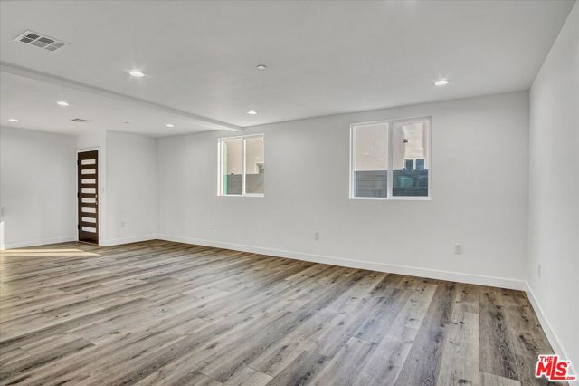 2419 S Cochran Avenue, Los Angeles CA: https://media.crmls.org/mediaz/4c1af6a0-dc22-4ec8-9e12-857f9b3509b9.jpg