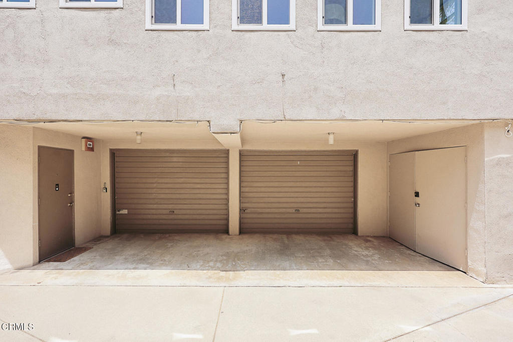 https://media.crmls.org/mediaz/4c1bbeb0-5746-420d-ad3d-d0322dbdd2c0.jpg?preset=X-Large
