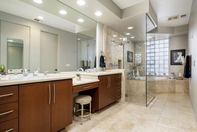 50240 Via Amante, La Quinta CA: https://media.crmls.org/mediaz/4c1c04d1-4fc4-4fe4-a016-7db88d47d950.jpg
