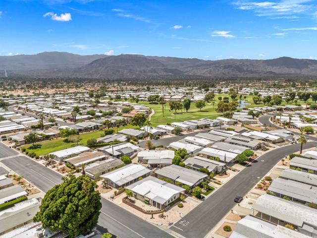 39551 Hidden Water Place, Palm Desert CA: https://media.crmls.org/mediaz/4c1c2d6e-1370-4cc1-8a3e-53080b8df8bc.jpg