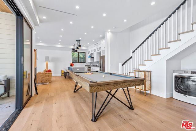 16144 HIGH VALLEY Place, Encino CA: https://media.crmls.org/mediaz/4c1c4e05-c566-46ef-a4d5-09f571e0c835.jpg