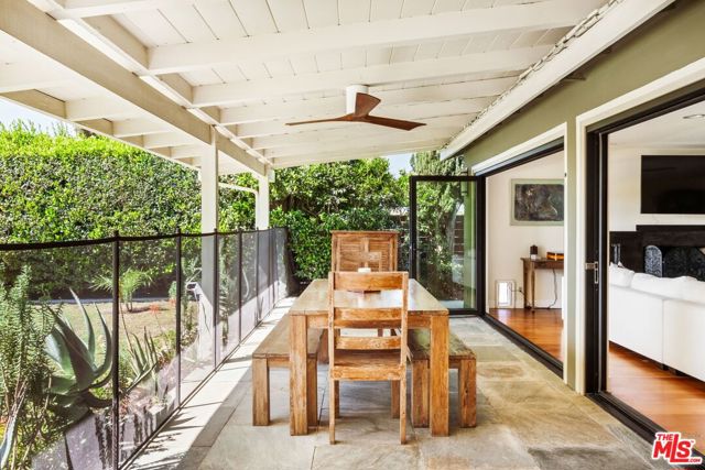 26024 Farmfield Road, Calabasas CA: https://media.crmls.org/mediaz/4c1c5102-cadb-4f4a-9261-d6137129b565.jpg