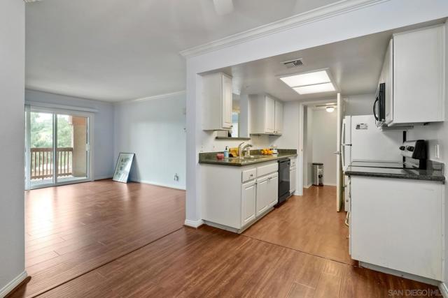 12007 Alta Carmel Ct, San Diego CA: https://media.crmls.org/mediaz/4c1d0b79-eb30-41a0-b347-88f2a3ee9a12.jpg