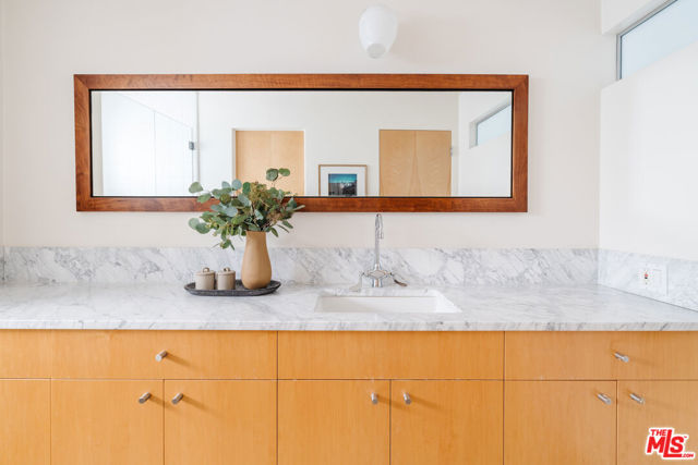 1320 Abbot Kinney Boulevard, Venice CA: https://media.crmls.org/mediaz/4c1d0fc5-349c-4b3e-859c-93278489ac49.jpg