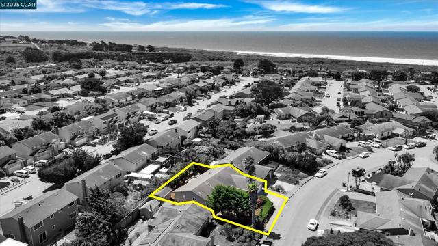 423 Casa Del Mar Dr, Half Moon Bay CA: https://media.crmls.org/mediaz/4c1d690f-0730-4628-a348-f923a970e6e7.jpg
