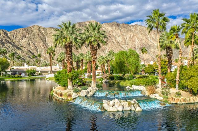 79798 Olympia, La Quinta CA: https://media.crmls.org/mediaz/4c1d8428-15d7-4771-afeb-8cab0d9615b3.jpg