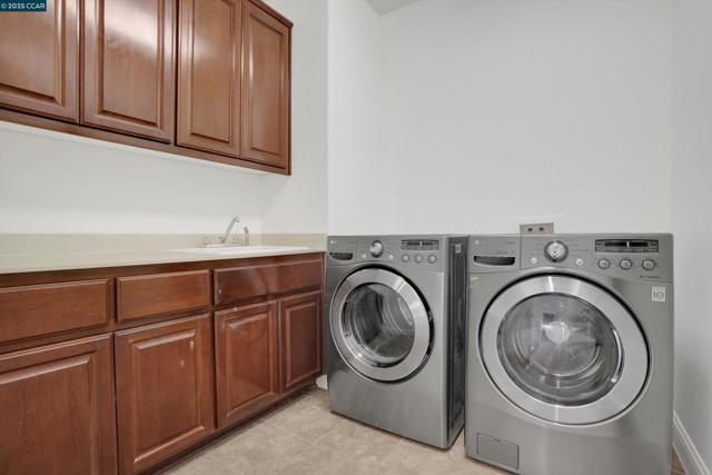 1411 Granite Creek Dr, Patterson CA: https://media.crmls.org/mediaz/4c1d91aa-2d29-43d0-8b6b-c3b5e8688afb.jpg