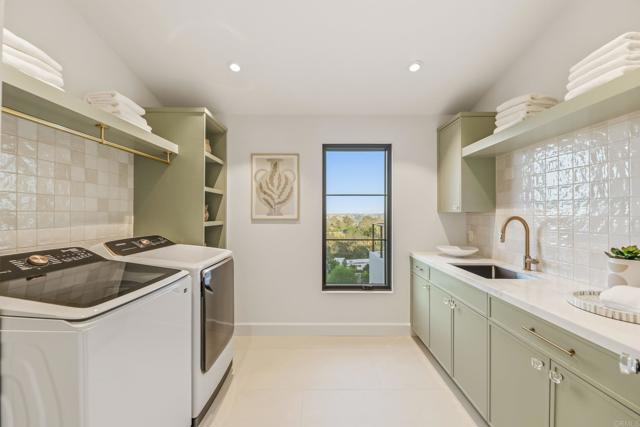 Detail Gallery Image 55 of 72 For 8341 La Jolla Scenic Dr, La Jolla,  CA 92037 - 5 Beds | 5/1 Baths