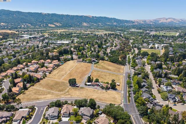 4558 Bernal Ave, Pleasanton CA: https://media.crmls.org/mediaz/4c1e79b9-6415-430f-a496-6586fc3cf4d7.jpg