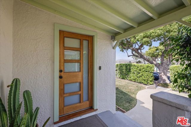 1903 S Primrose Avenue, Alhambra CA: https://media.crmls.org/mediaz/4c1e9d3d-c9fc-4070-b74d-e0180c83e474.jpg