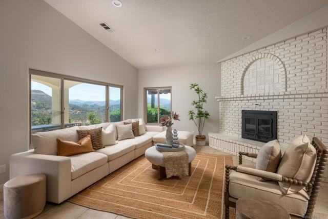 30343 Calle La Reina, Bonsall CA: https://media.crmls.org/mediaz/4c1ec27d-182d-4bee-8342-fea10ba40a0d.jpg