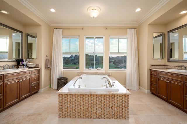 6767 Malachite Place, Carlsbad CA: https://media.crmls.org/mediaz/4c1f6039-239d-425e-b4ac-727b79b0734b.jpg