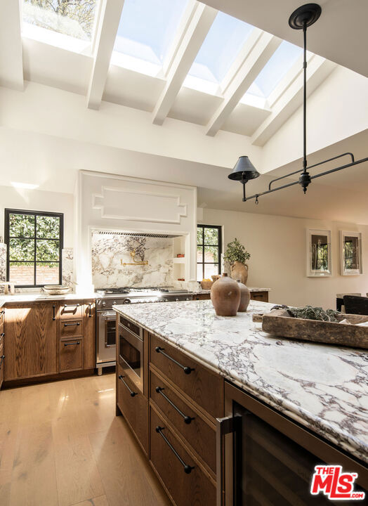1524 Sunset Plaza Drive, Los Angeles CA: https://media.crmls.org/mediaz/4c1fdf63-440d-41bc-a3ef-894b8e42e6e2.jpg