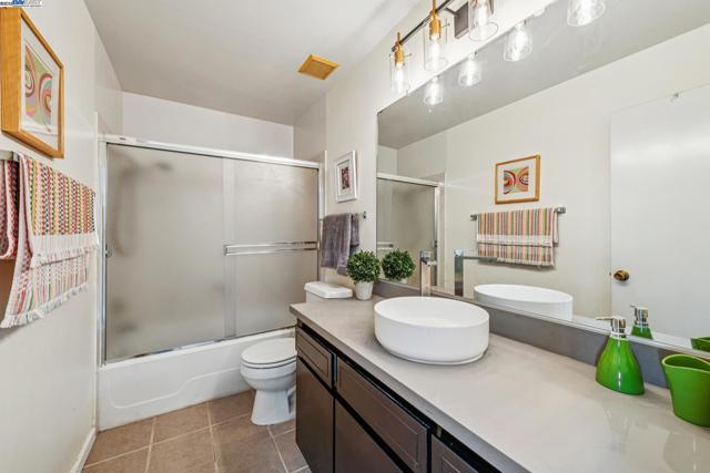 1030 Melrose Ave, Alameda CA: https://media.crmls.org/mediaz/4c1ff97f-69d2-4b51-a2b9-5375ac89a871.jpg