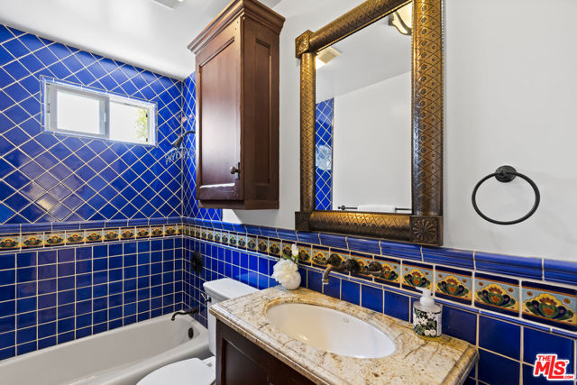 1335 S Sierra Bonita Avenue, Los Angeles CA: https://media.crmls.org/mediaz/4c205b27-366f-4365-84c3-c9ef1d01852a.jpg