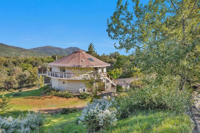 4667 Luneta View Rd, Julian CA: https://media.crmls.org/mediaz/4c207673-b6ab-47fc-b88c-745e30d3e394.jpg