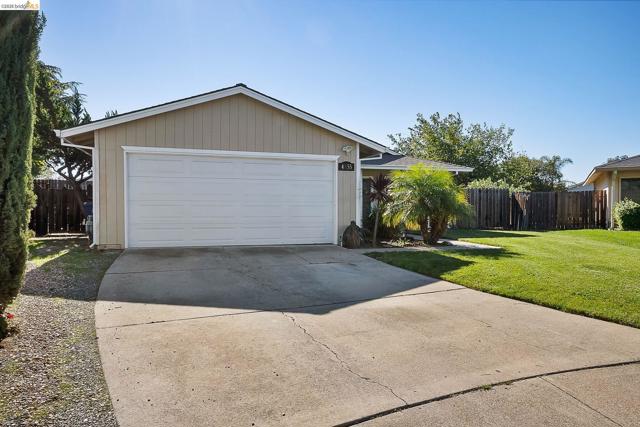 4855 Edgewood Ct, Oakley CA: https://media.crmls.org/mediaz/4c21693f-11e7-43b4-9371-2f096f978dca.jpg