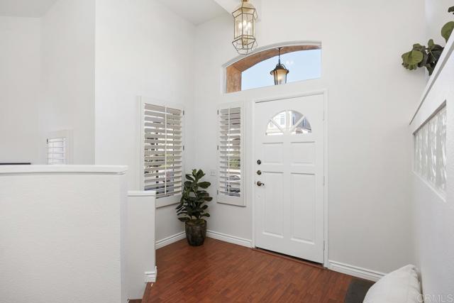 Detail Gallery Image 3 of 33 For 7122 Calabria Ct #E,  San Diego,  CA 92122 - 3 Beds | 2/1 Baths