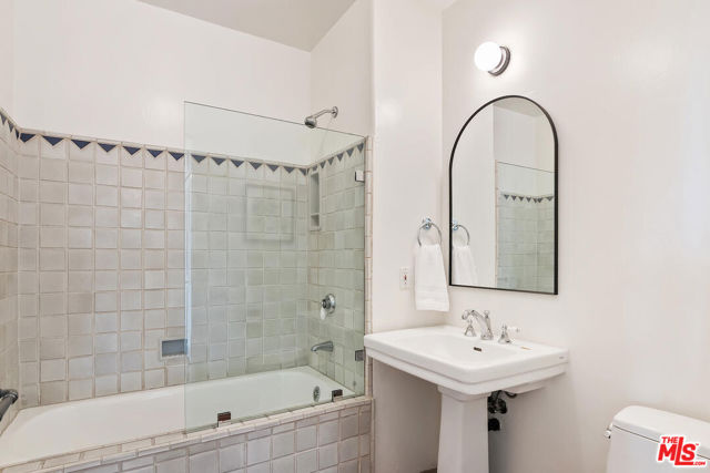 1414 N Harper Avenue, West Hollywood CA: https://media.crmls.org/mediaz/4c21c357-b385-4535-84dc-e6939d3938f8.jpg