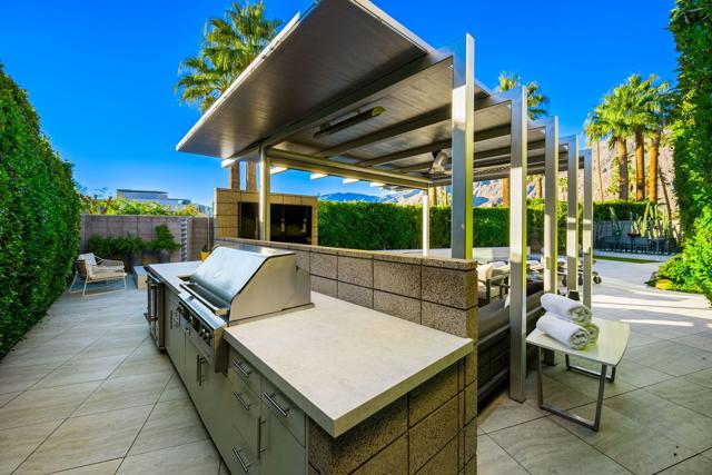 1047 Hunter Drive, Palm Springs CA: https://media.crmls.org/mediaz/4c21de74-d600-4432-96d8-e741459159f1.jpg