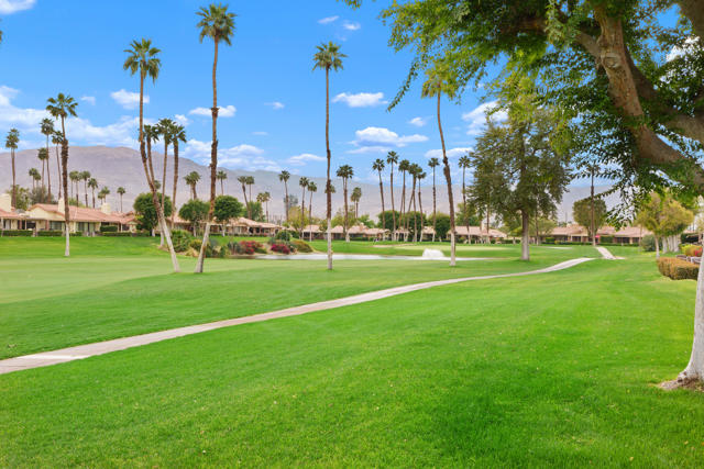 179 Las Lomas, Palm Desert CA: https://media.crmls.org/mediaz/4c21fdbe-7b8e-4751-9141-3e56c8f58033.jpg