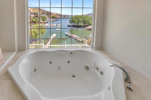 3848 Mariposa Drive, Clearlake CA: https://media.crmls.org/mediaz/4c222b8c-20ef-4d62-858c-b0c73b75f3ea.jpg
