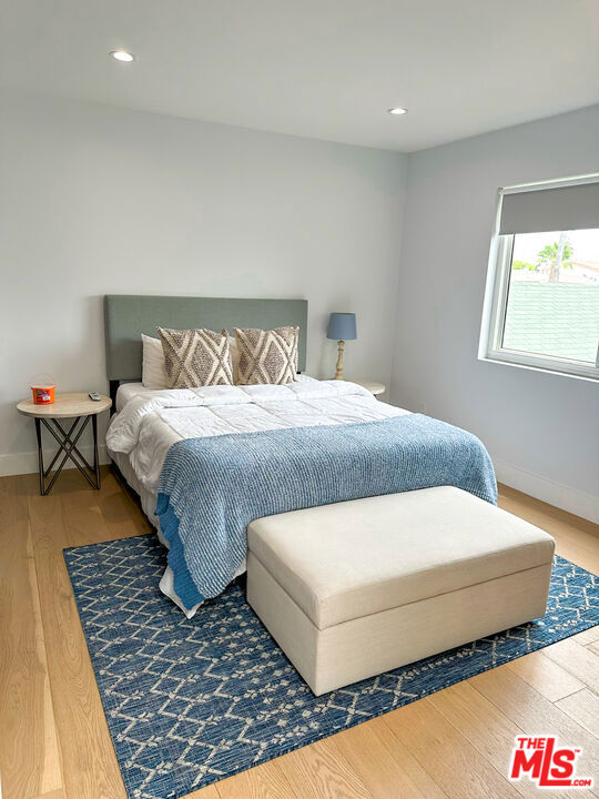 910 19th Street, Santa Monica CA: https://media.crmls.org/mediaz/4c226176-f20b-46c8-937d-7f2410de1709.jpg