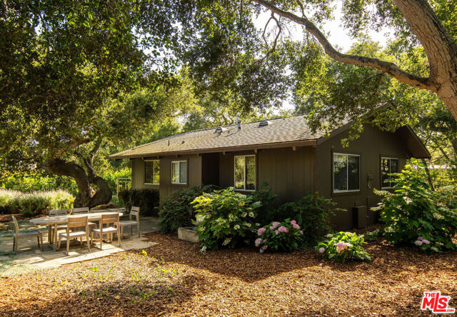 650 San Ysidro Road, Santa Barbara CA: https://media.crmls.org/mediaz/4c22b8f1-f433-4e97-a9d8-5e3791715185.jpg