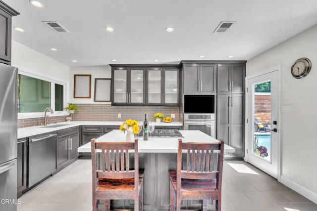 208 Fowler Drive, Monrovia CA: https://media.crmls.org/mediaz/4c23706e-86bf-430f-b6d4-187869fae52f.jpg