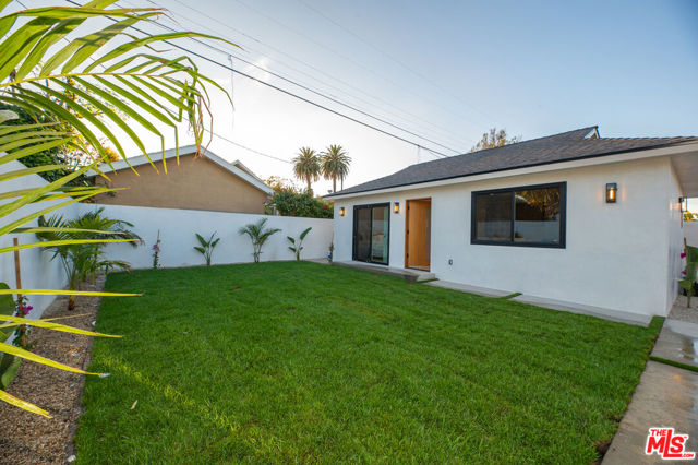5325 S Victoria Avenue, Los Angeles CA: https://media.crmls.org/mediaz/4c23df26-9a1b-4704-8333-39e3e6dcbde0.jpg