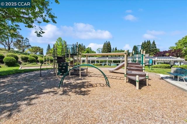 97 Woodranch Cir, Danville CA: https://media.crmls.org/mediaz/4c25a467-2fa9-4bfe-aac7-6dad8fb6dace.jpg
