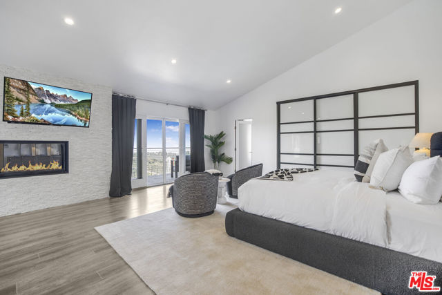 2028 Stradella Road, Los Angeles CA: https://media.crmls.org/mediaz/4c2637ea-bc40-4931-b8b4-5c6ec30da641.jpg