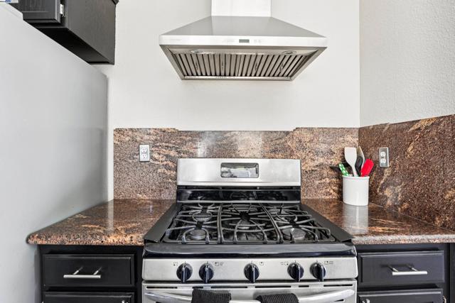 2084 Springbrook Ct, Oakley CA: https://media.crmls.org/mediaz/4c270be5-690d-443e-968c-650c3bf2f83d.jpg