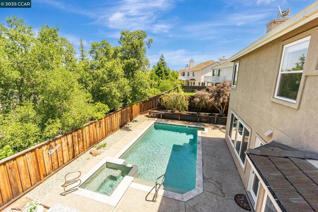 1039 Rolling Woods Way, Concord CA: https://media.crmls.org/mediaz/4c2710bc-3abf-4796-bae5-49dd0c600f95.jpg