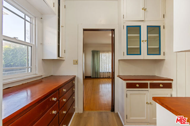 955 S Highland Avenue, Los Angeles CA: https://media.crmls.org/mediaz/4c281796-f7b4-436b-9fcd-8054e9316071.jpg