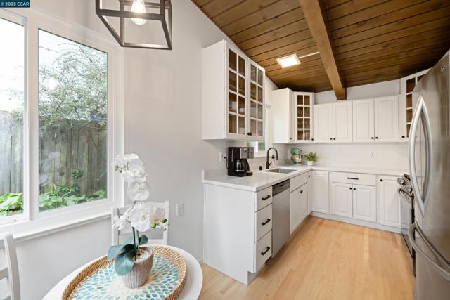 Image 14 of 39 For 256 Fairlawn Dr