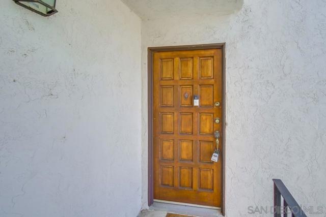 5025 Collwood Way, San Diego CA: https://media.crmls.org/mediaz/4c299581-96bb-47ce-9421-8b97c5a5790b.jpg