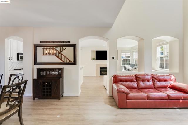 569 Primitivo Ct, Fairfield CA: https://media.crmls.org/mediaz/4c2a3c5c-ea67-41d2-9c4c-8946dbb10872.jpg