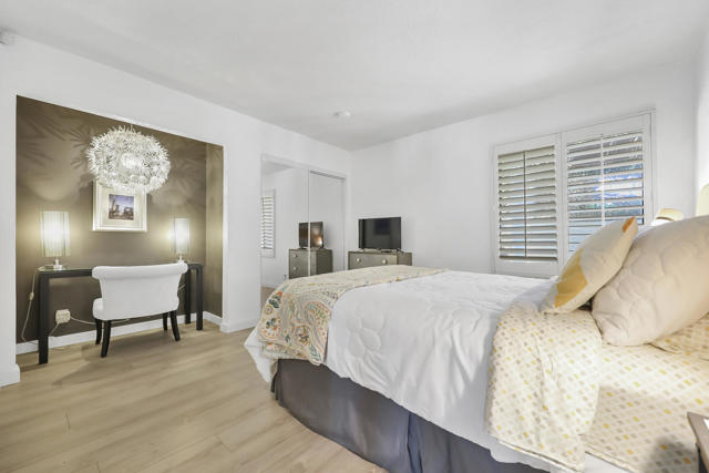 1385 E Via Escuela, Palm Springs CA: https://media.crmls.org/mediaz/4c2a715a-d089-4f8a-8cfa-fb15d03be127.jpg