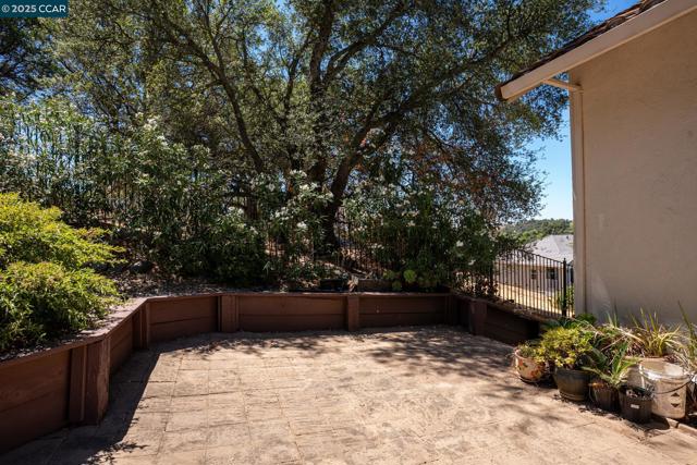 643 Old Course Ct, Valley Springs CA: https://media.crmls.org/mediaz/4c2abd6e-8394-4667-b9b5-0f4308bf47c3.jpg