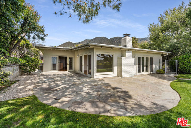 3444 Cloudcroft Drive, Malibu CA: https://media.crmls.org/mediaz/4c2b8323-dd8e-4732-af85-1b59d20b3c30.jpg