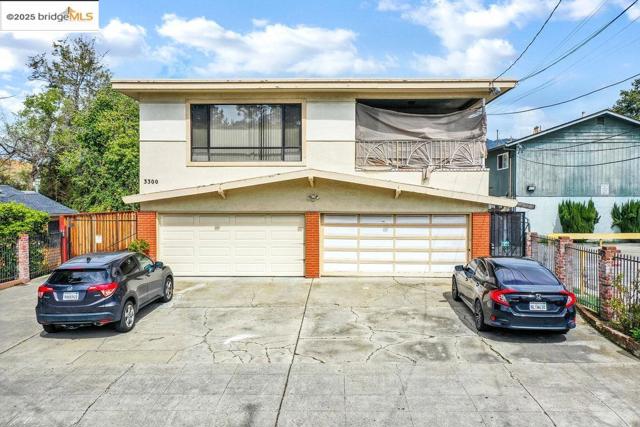 3300 Brookdale Ave, Oakland CA: https://media.crmls.org/mediaz/4c2ba69c-2faa-4c77-aa66-824c7ee9437d.jpg