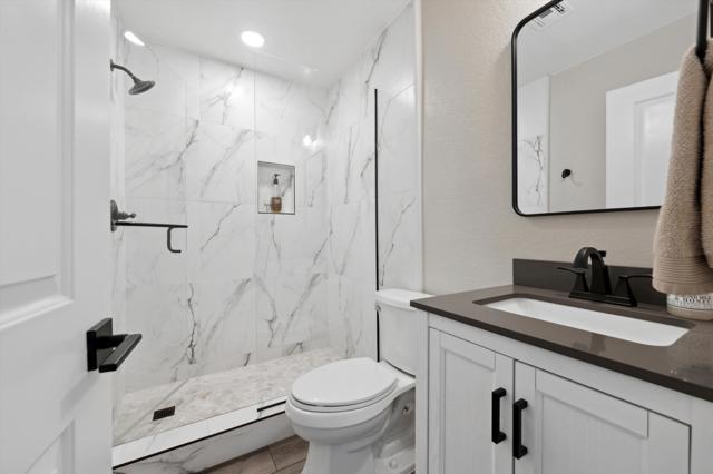 Image 32 of 38 For 72915 Amber Street